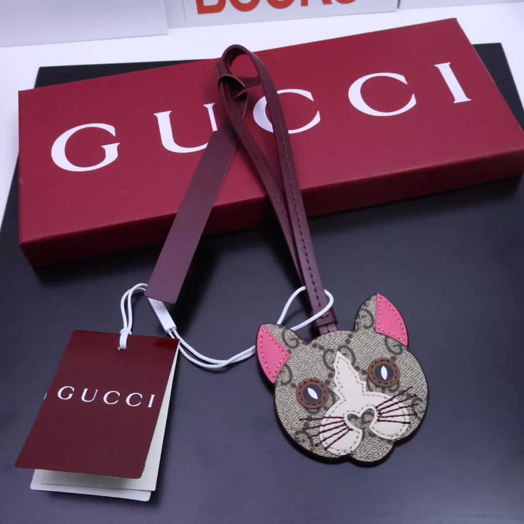 gucci key holder and boucle de sac s_12b07a12